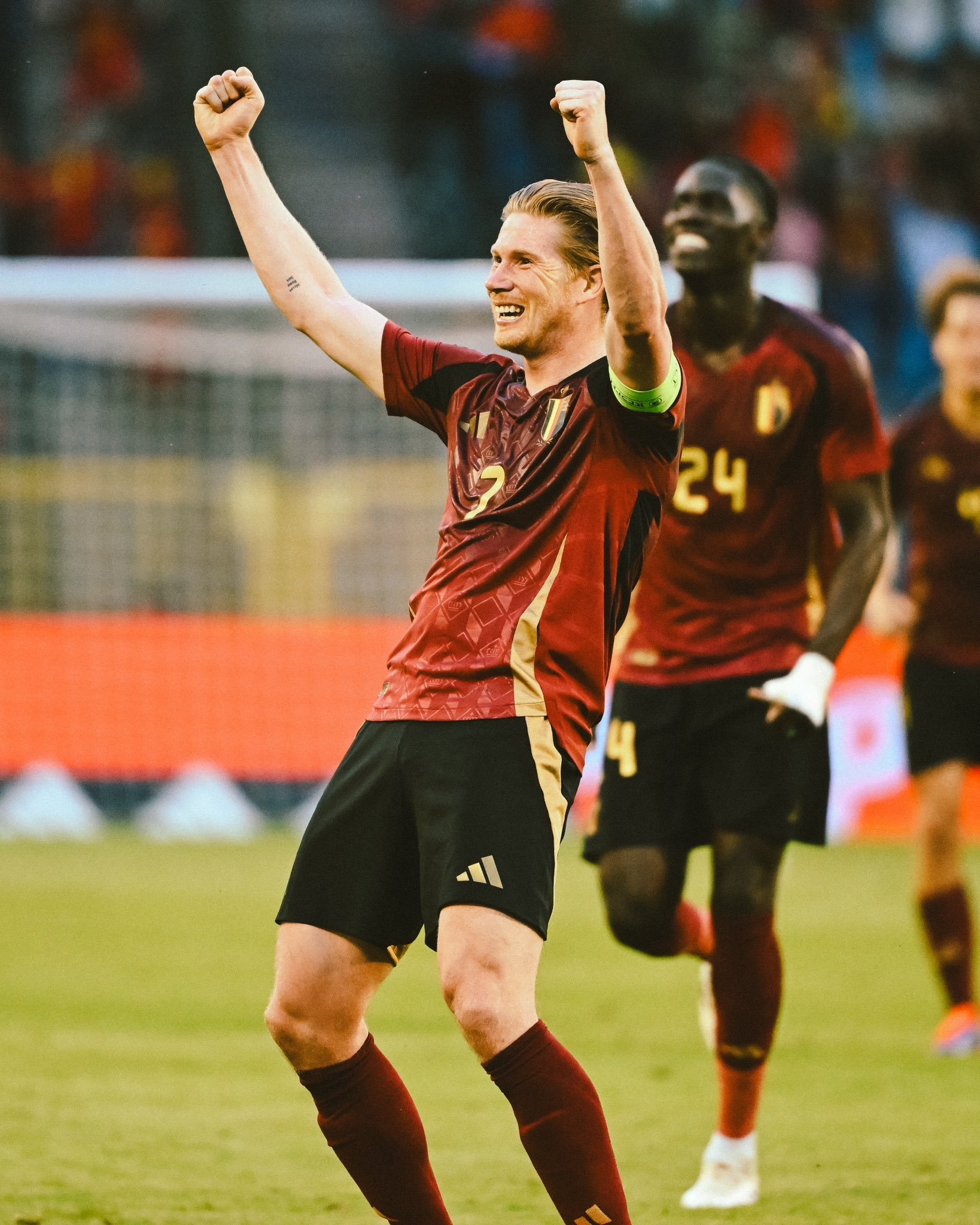 德布劳内回归赛场，惊险取胜首场状态亮眼，瑞士队观众沸腾！的简单介绍-官方网站